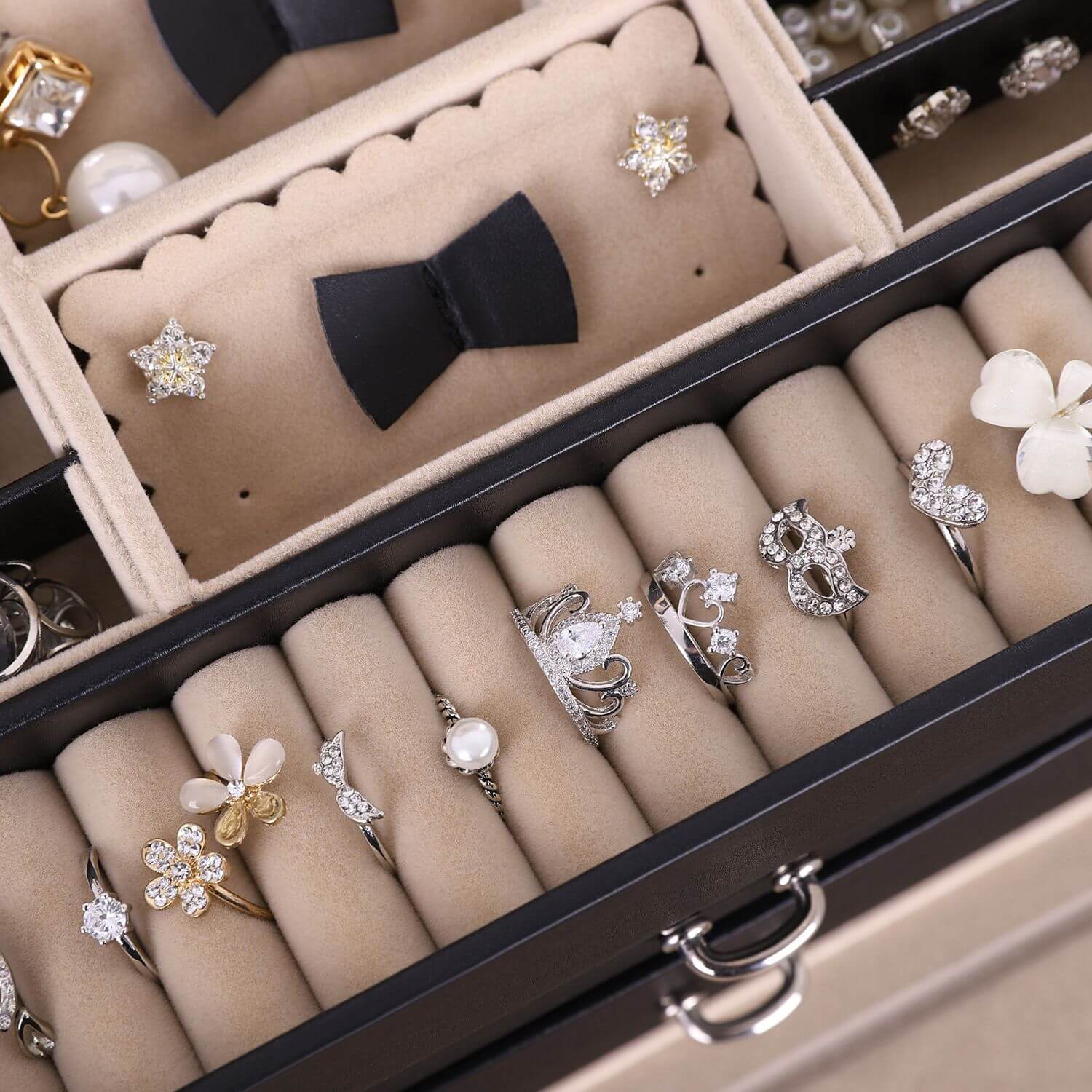 Jewellery Box – Velvet – White – Lockable with Mirror and 2 Drawers
